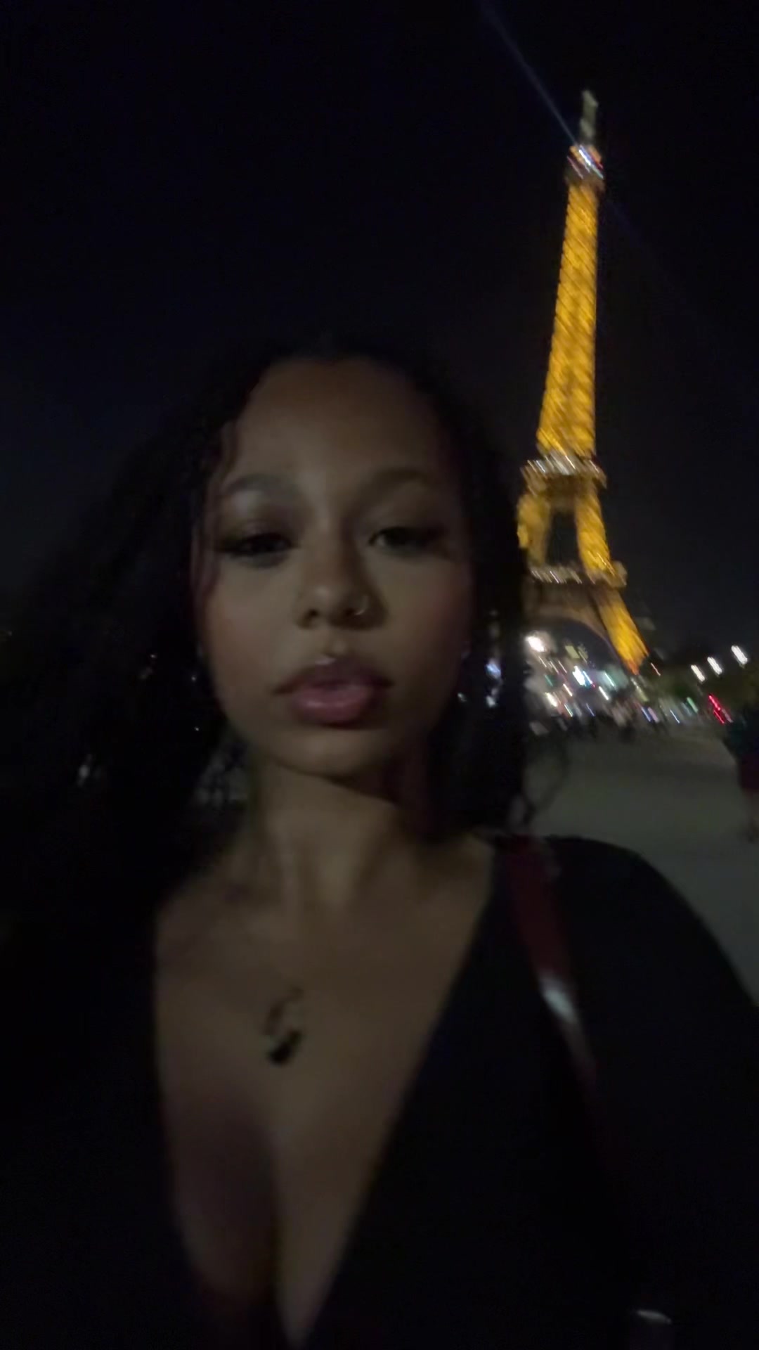 @-.-