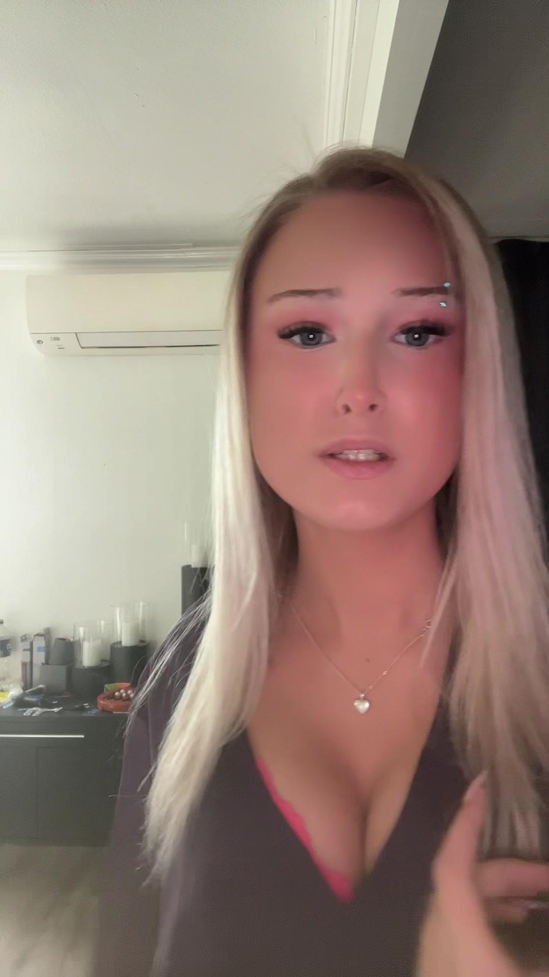 @Ella🫰🏻