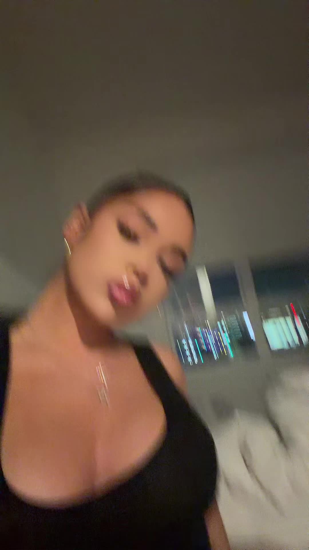 @nelliecharles_