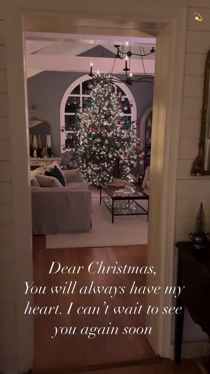@It&rsquo;s A Holly Jolly Christmas