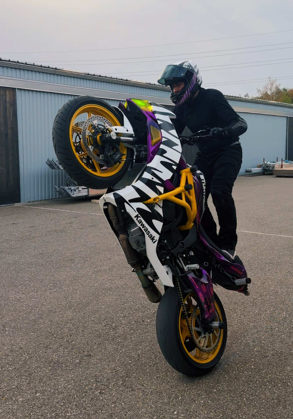 @Michi_stuntrider