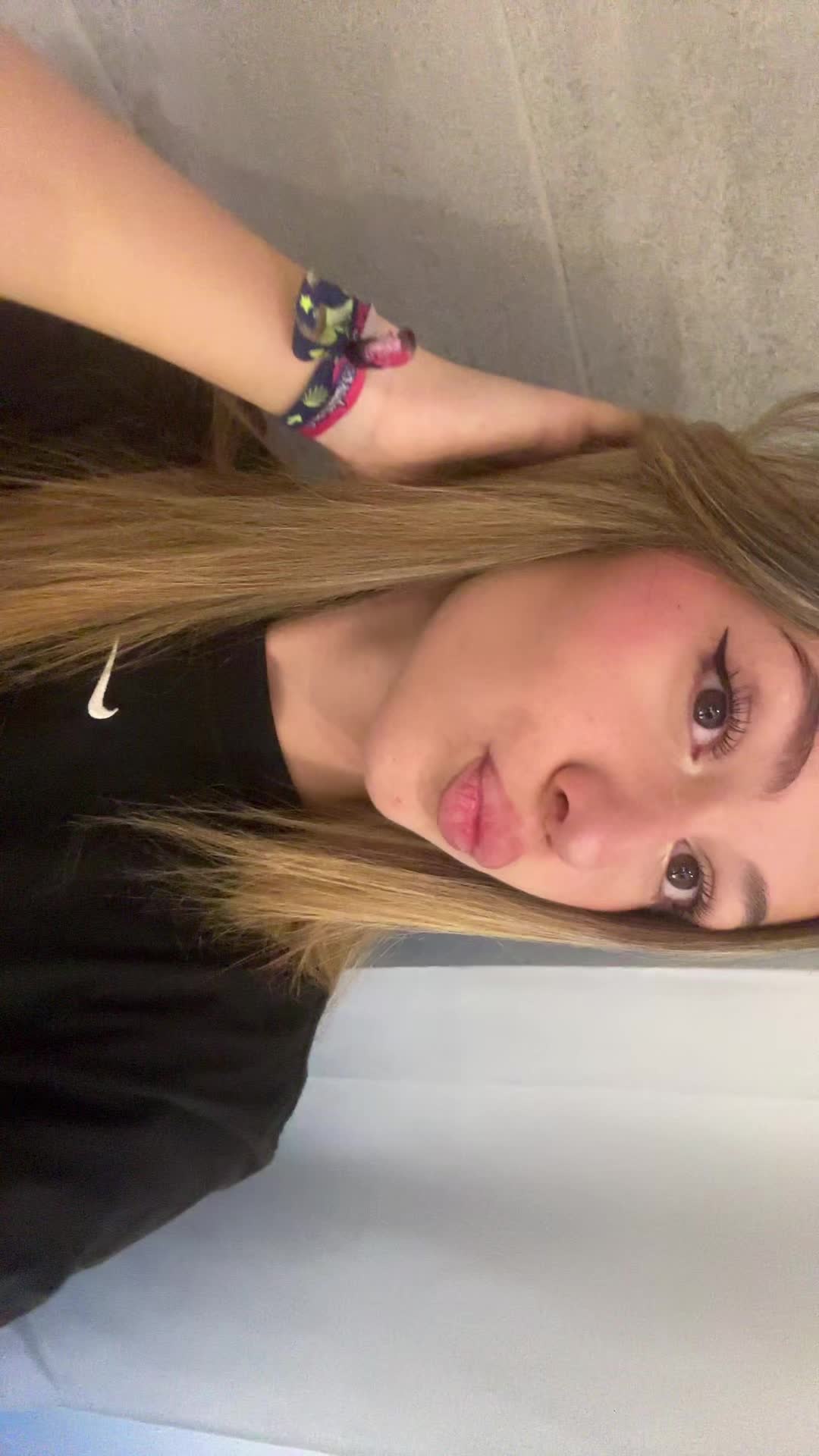 @𝑀𝓊𝓇𝒾 🎀