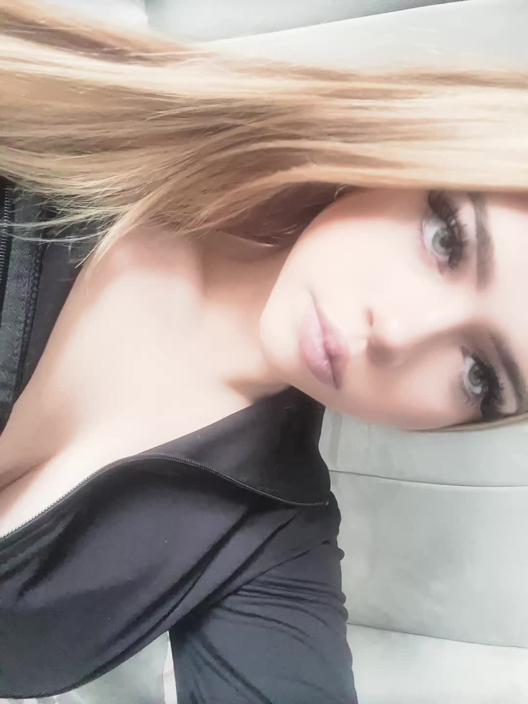 @🪽👱♀️