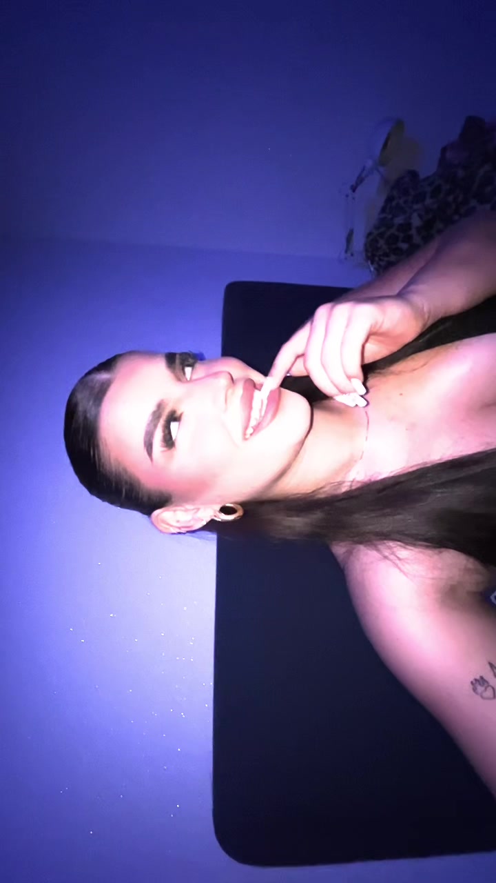 @_fefe_