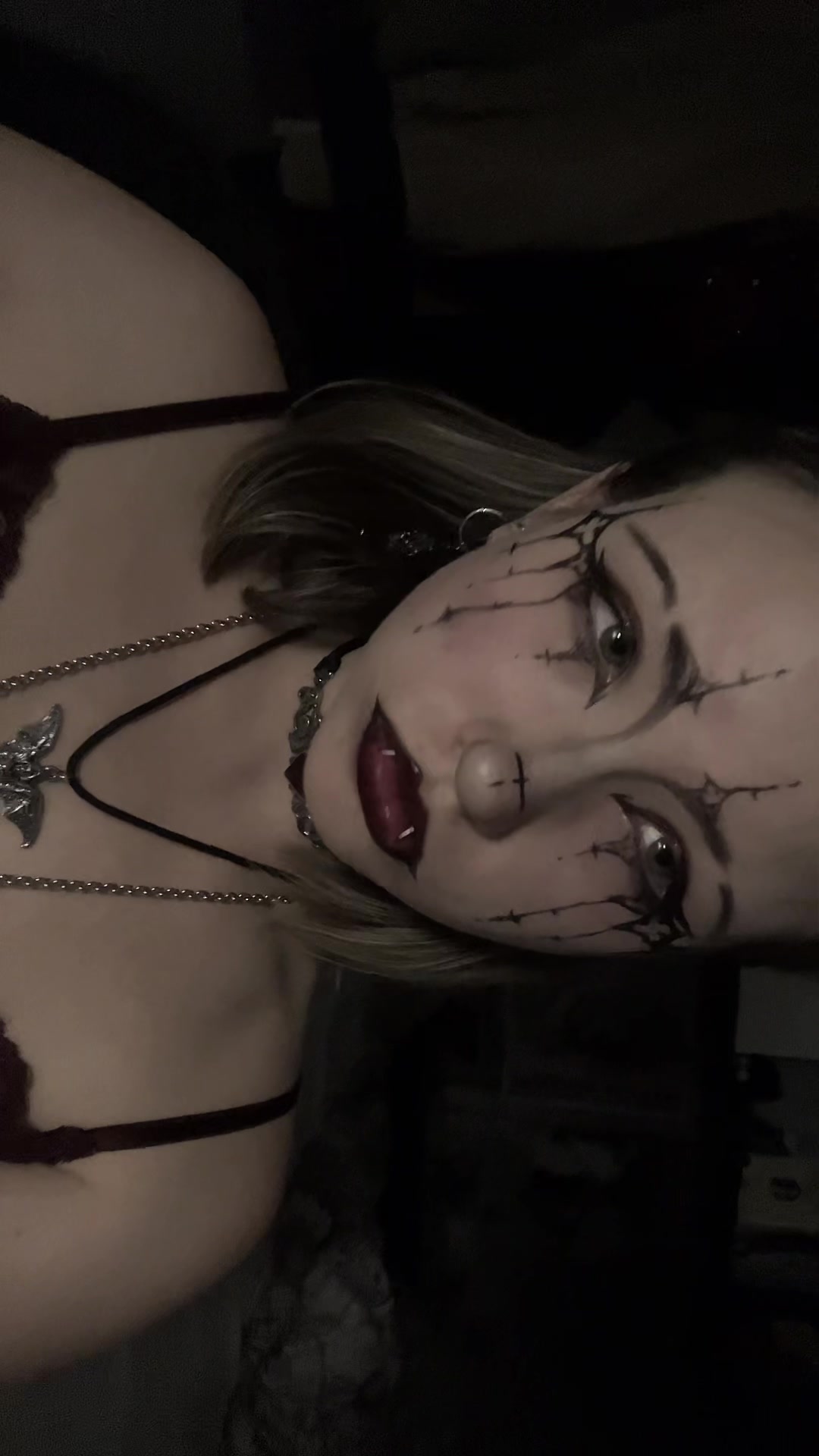 @velvet_curse