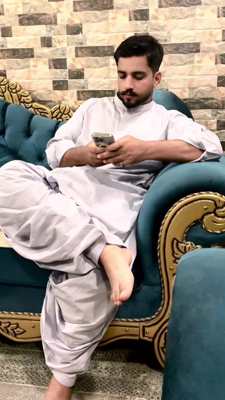 @Adv.Zeeshan