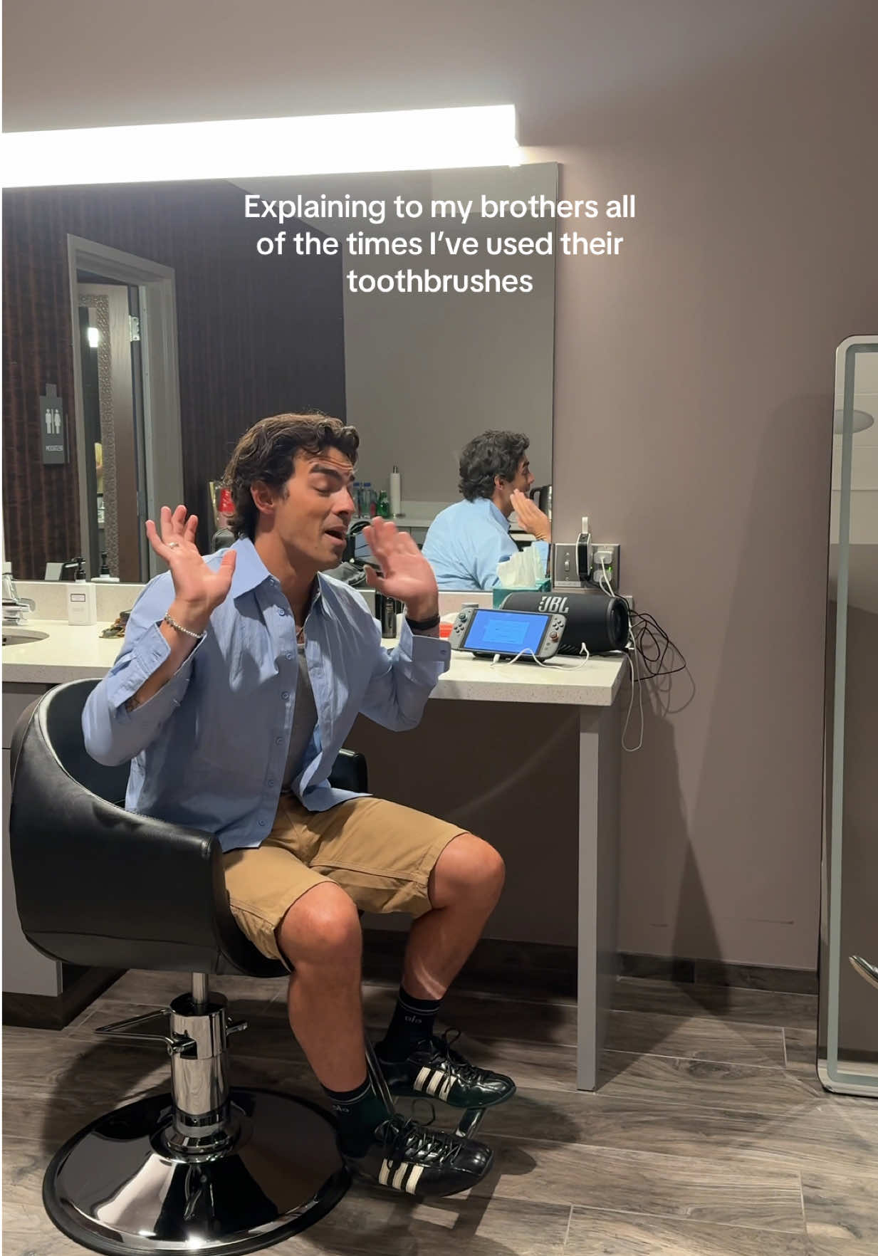@joejonas