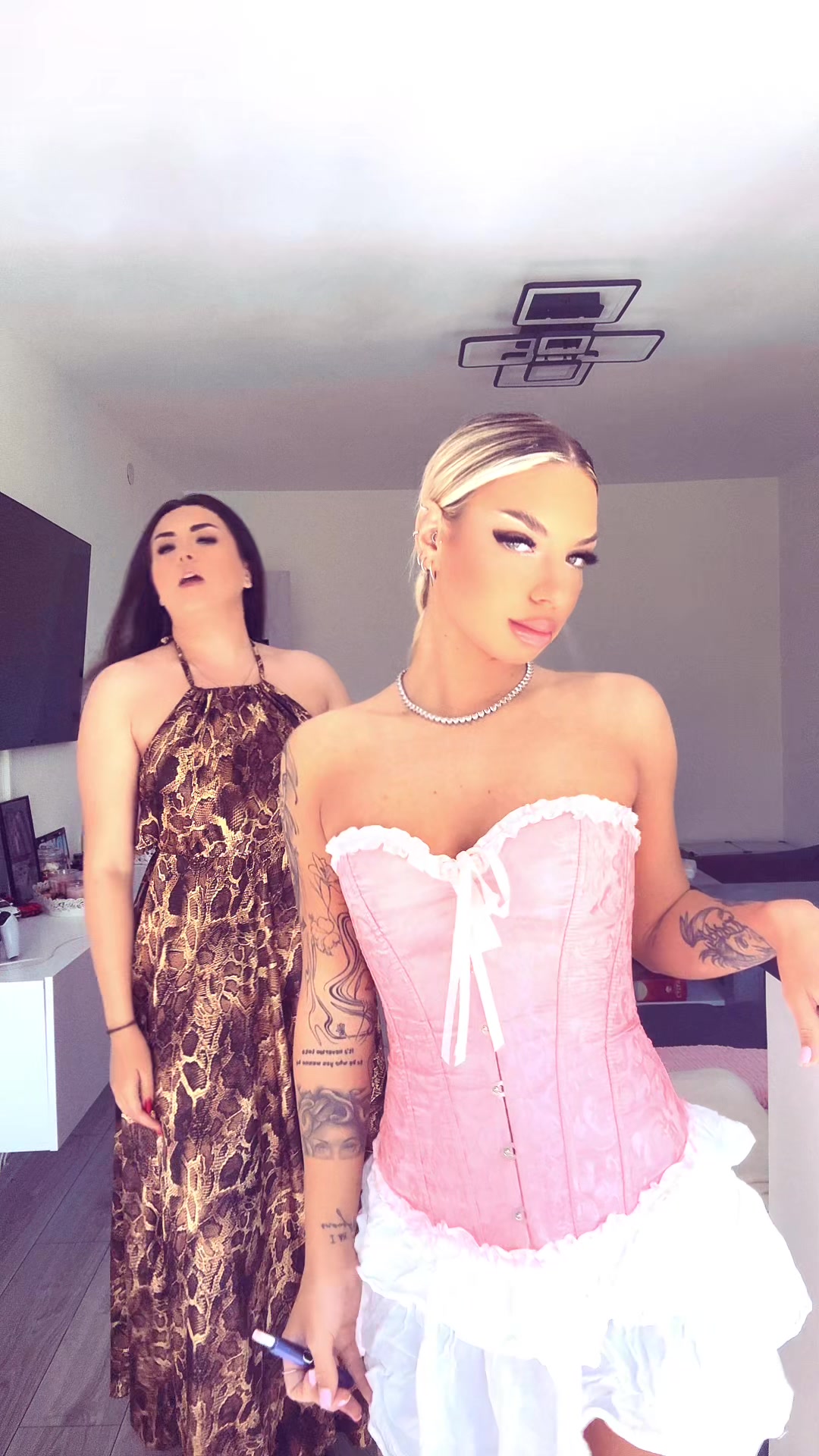 @Alllee
