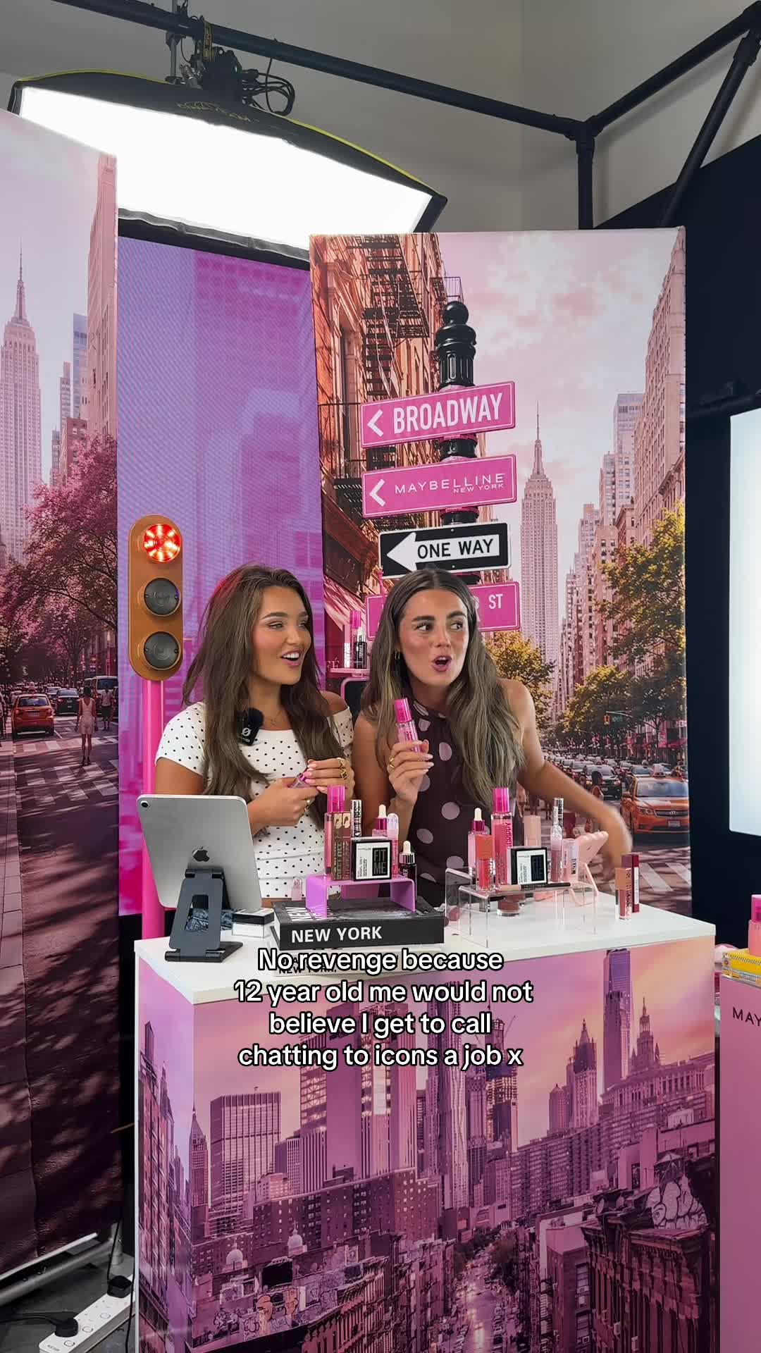 @Em | Presenter