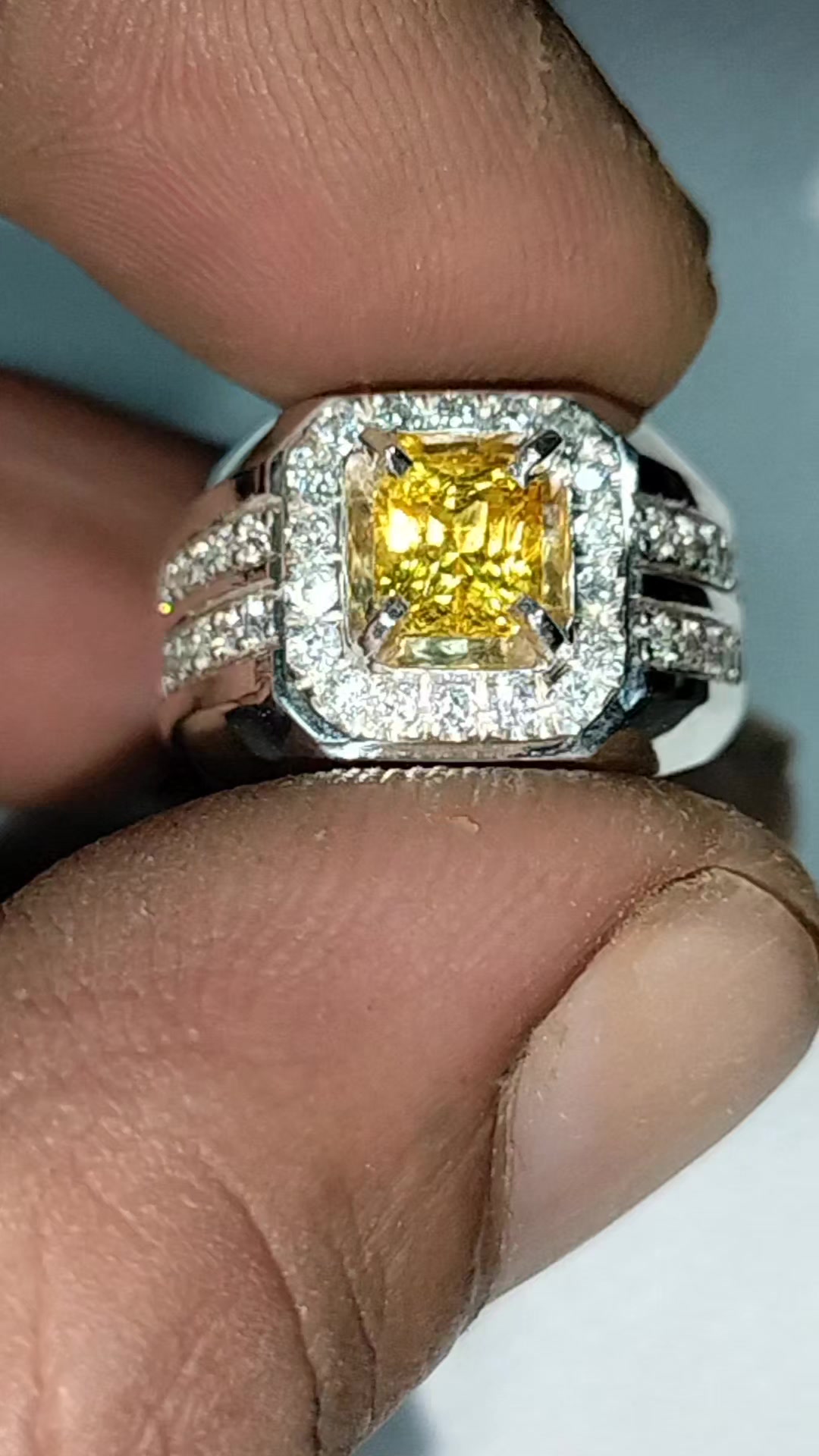 @uzzy gemstone