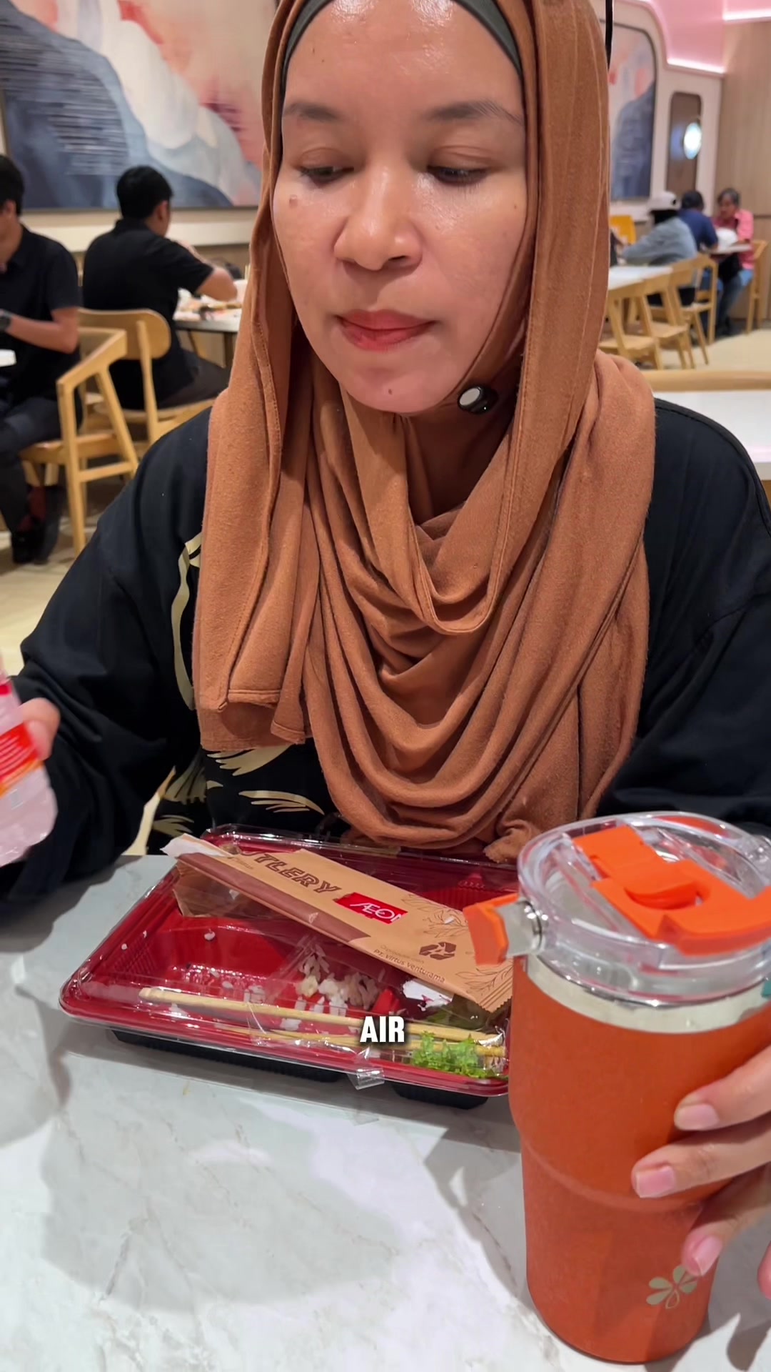 @LELI si paling TAS dan SANDAL