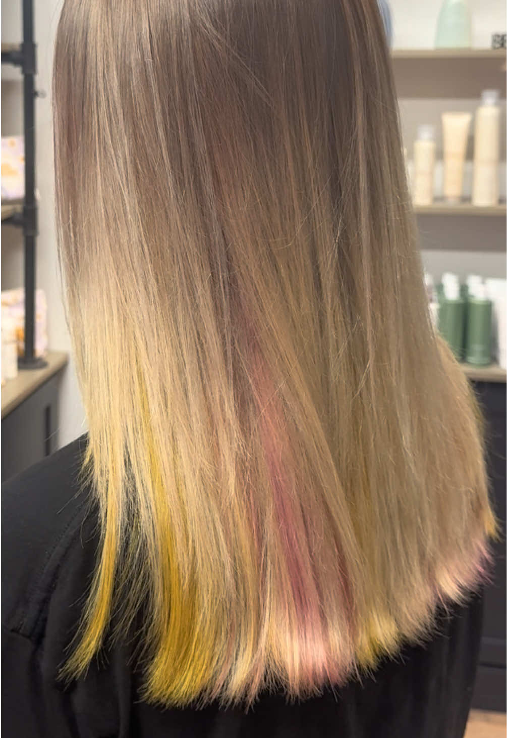 @Logan Kelly | HAIRSTYLIST