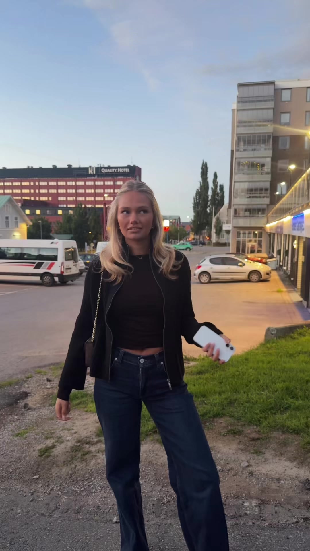@emmybodesand