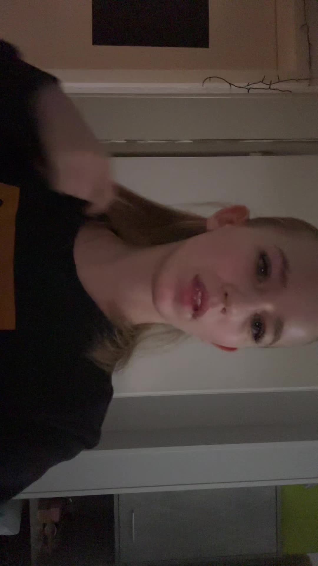 @diescrymiley_secret