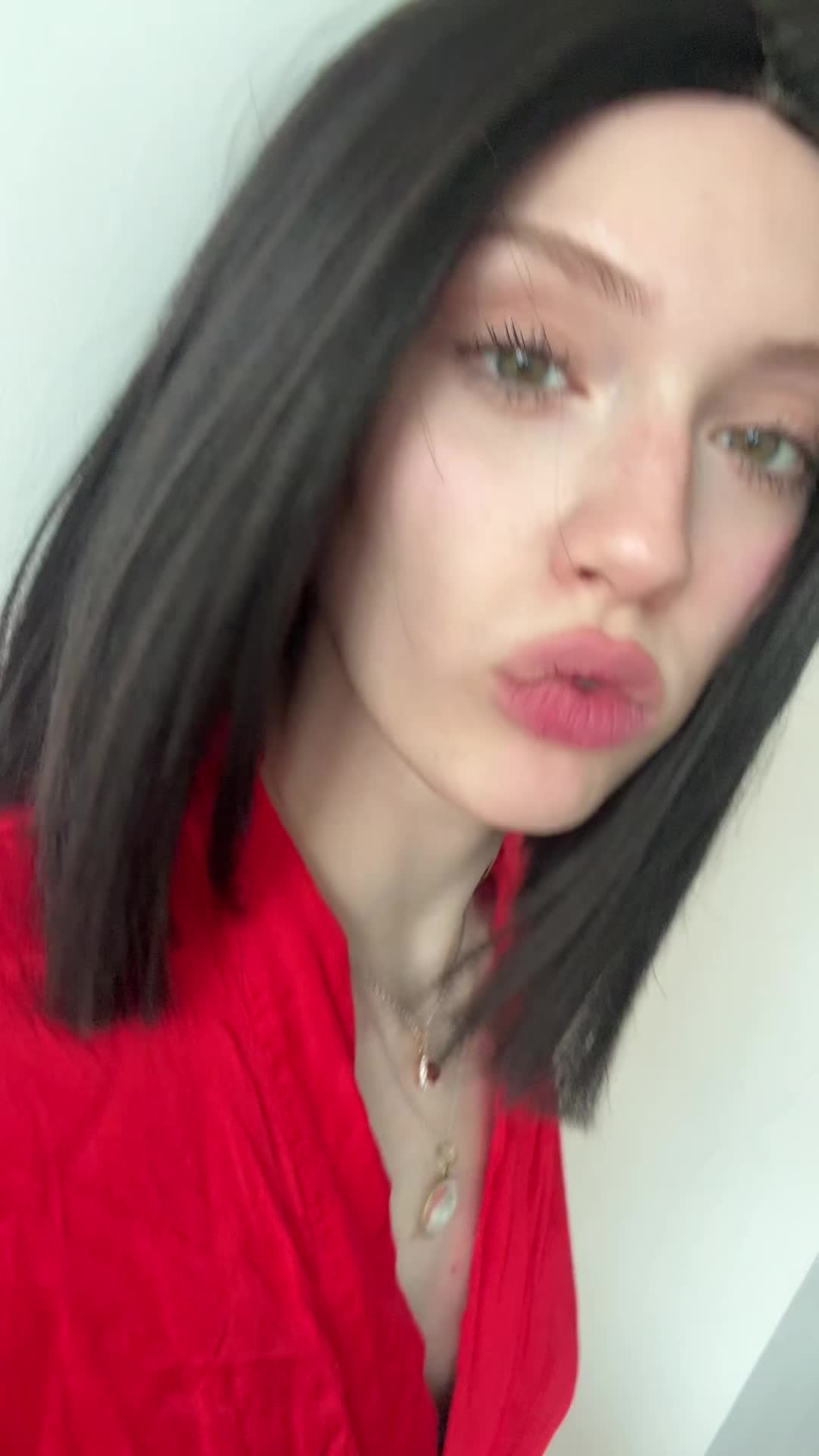 @MarisaLeona_