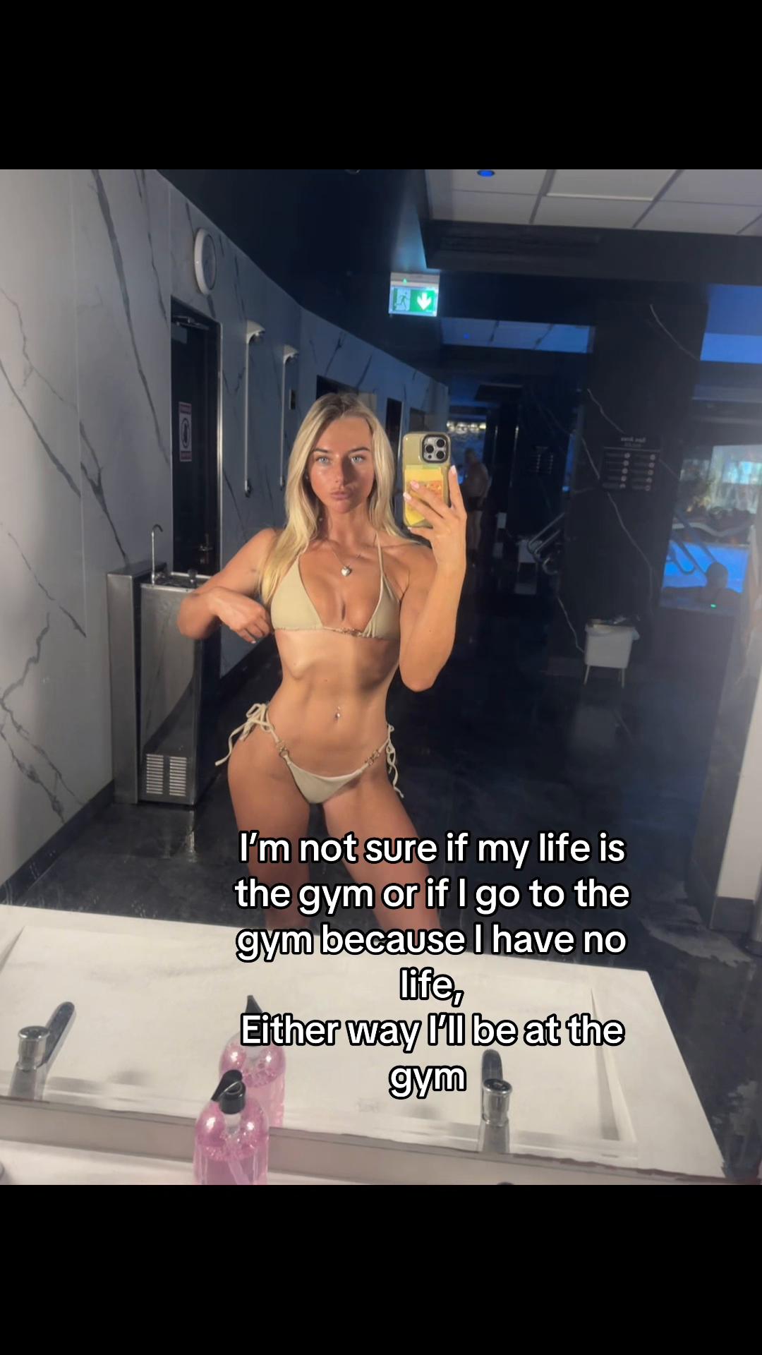 @chloehollyboyle