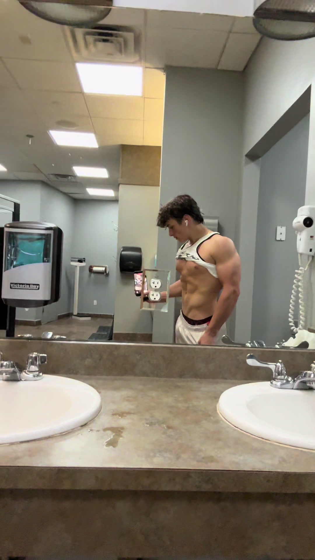 @brockdergaraa