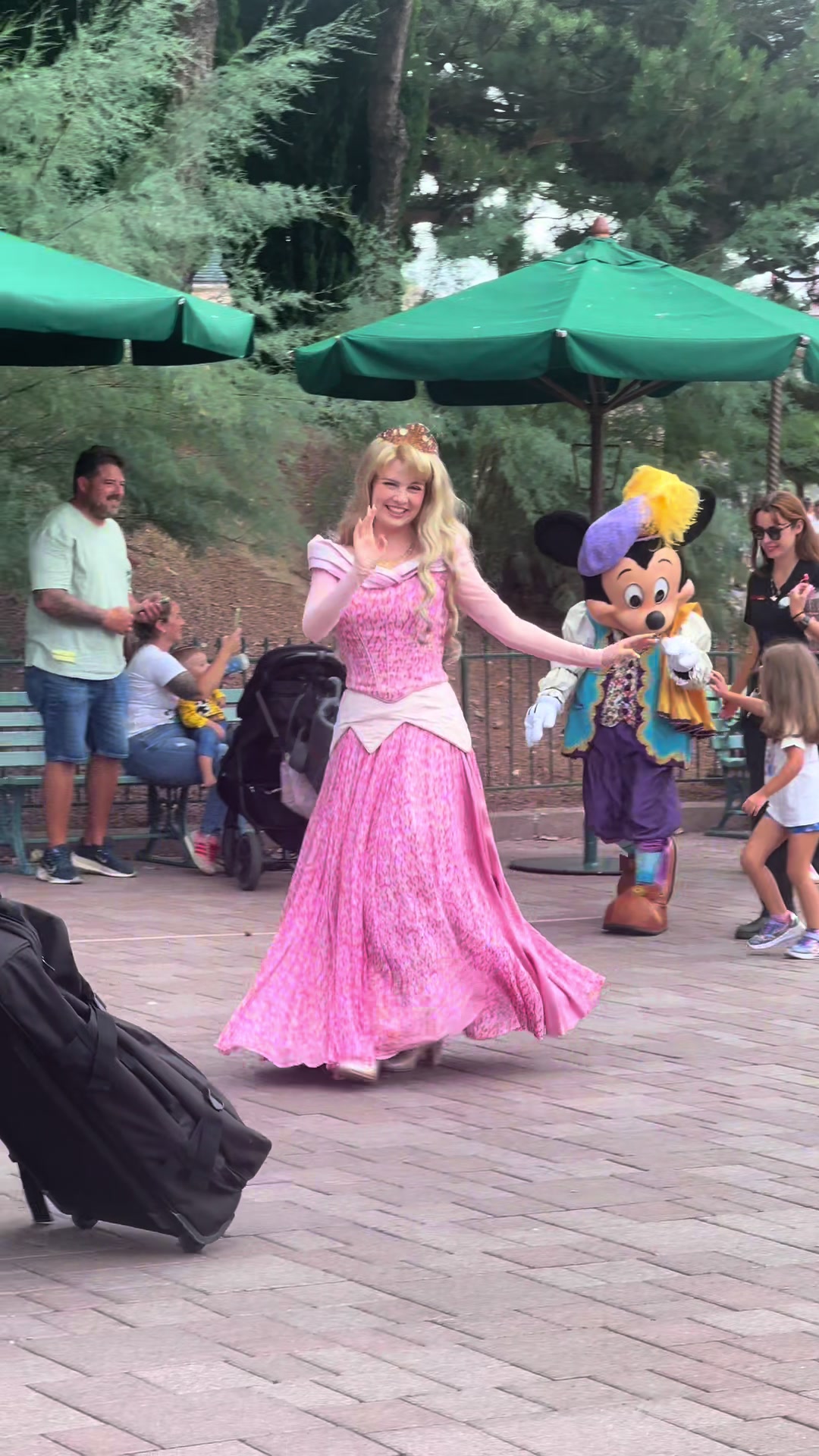 @disneyfamily