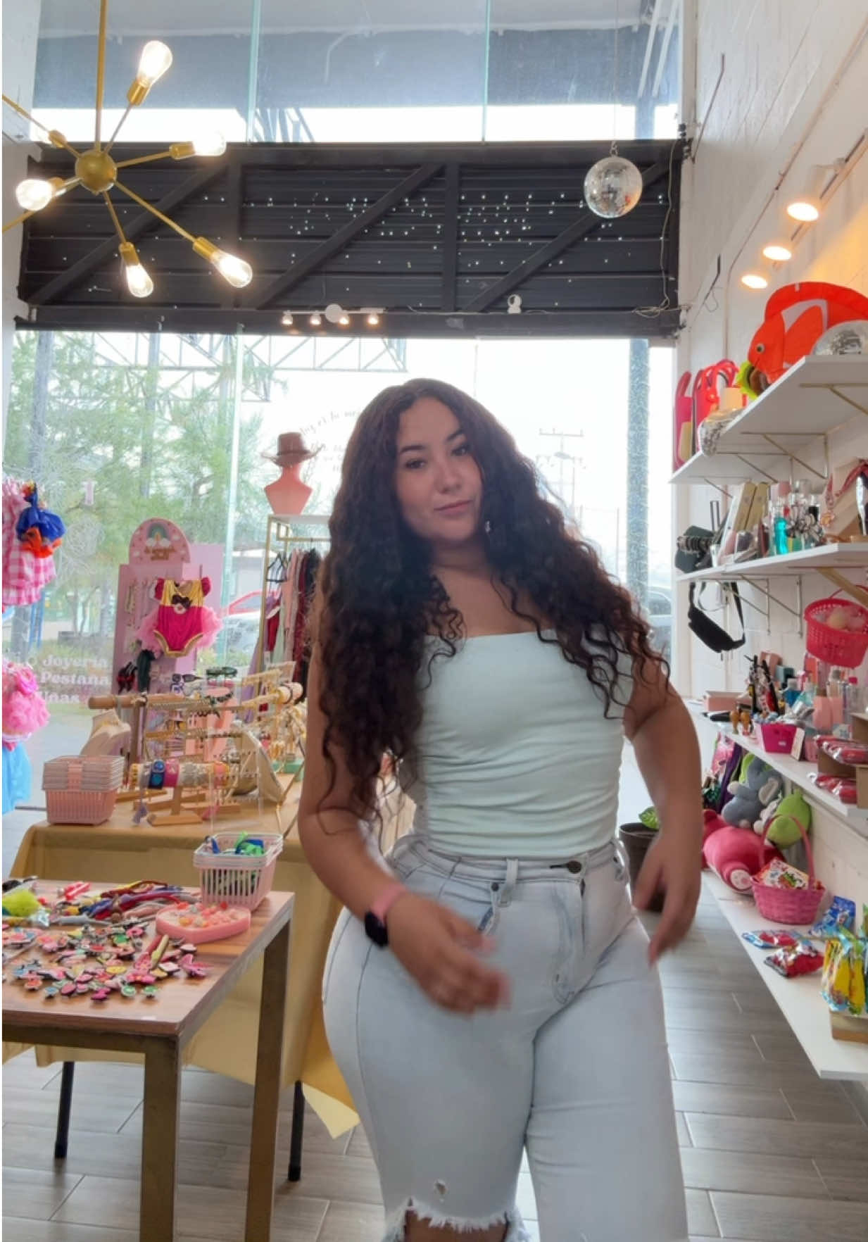 @AlexandraDeLuna_