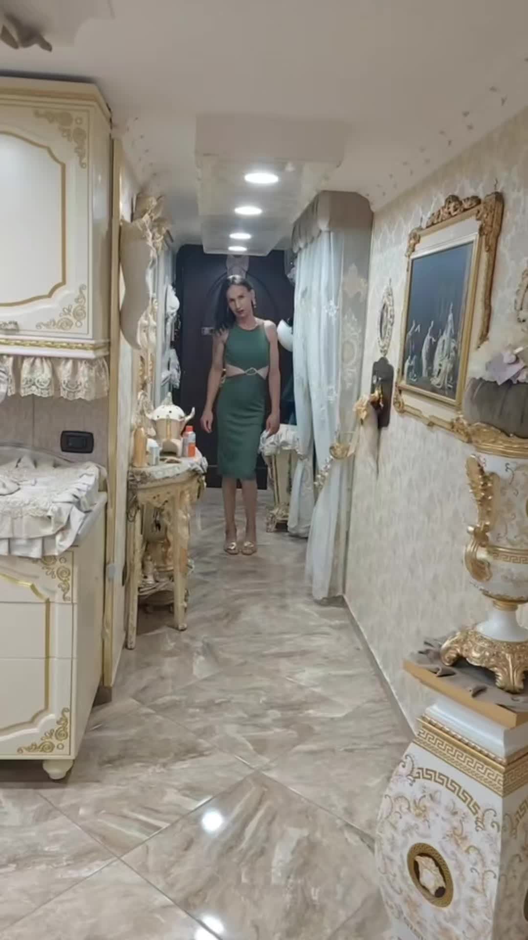 @Laura La Divina
