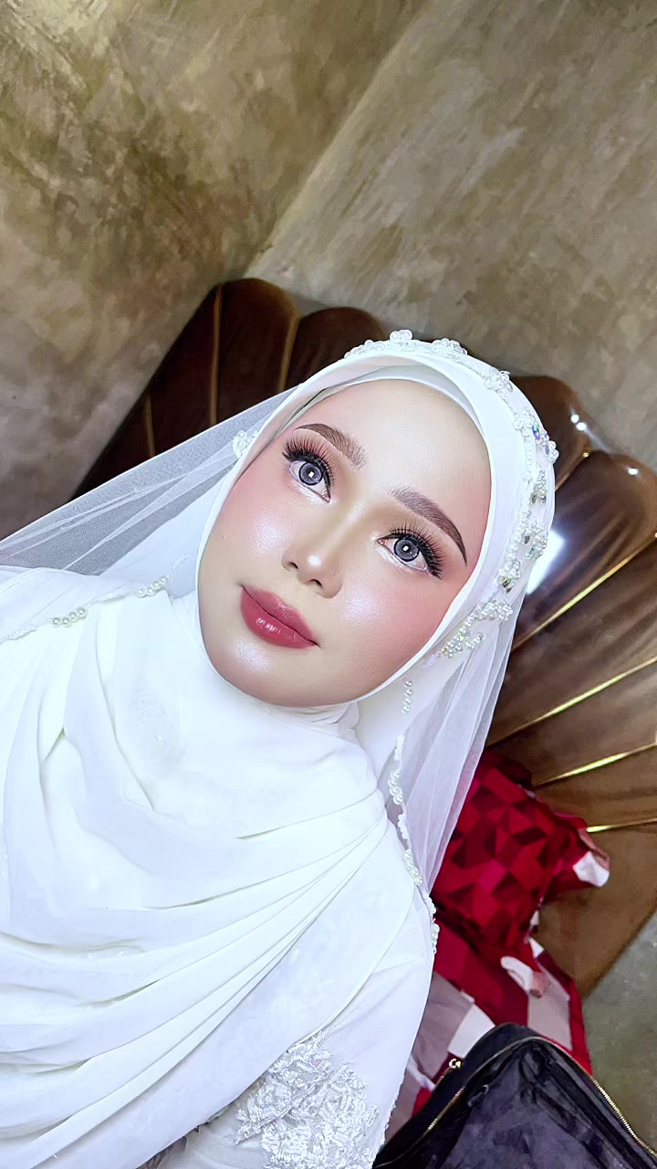 @Anya makeup