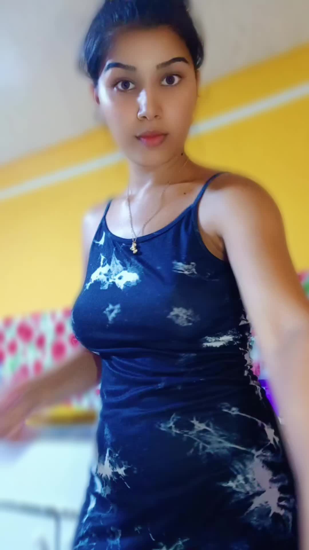 @🐝