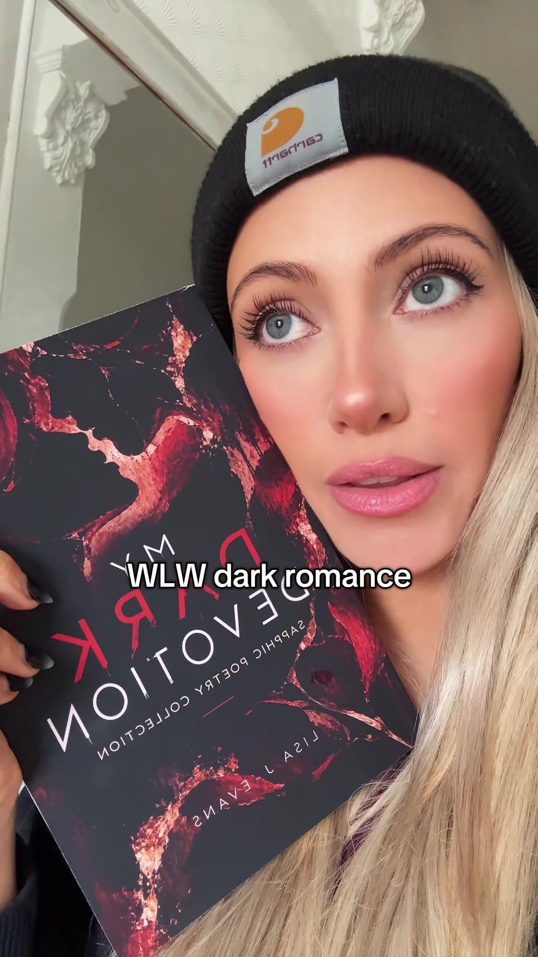 @Lisa J Evans sapphic author ⚢