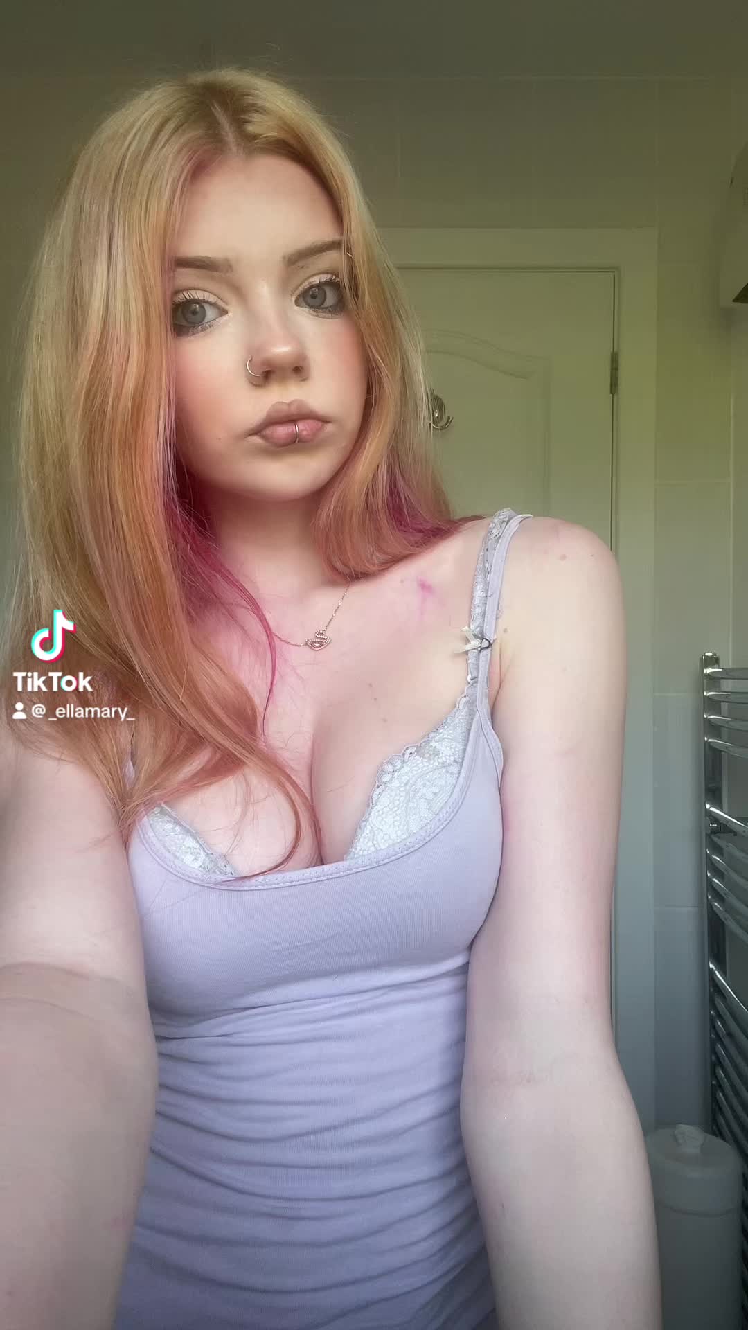 @_ellamary_