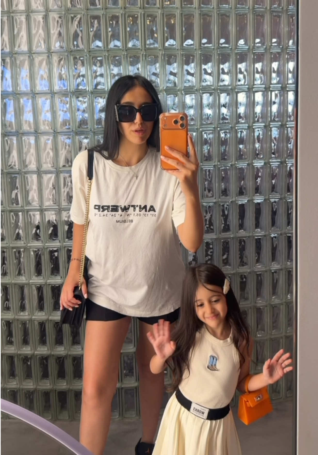 @MARI & MONI