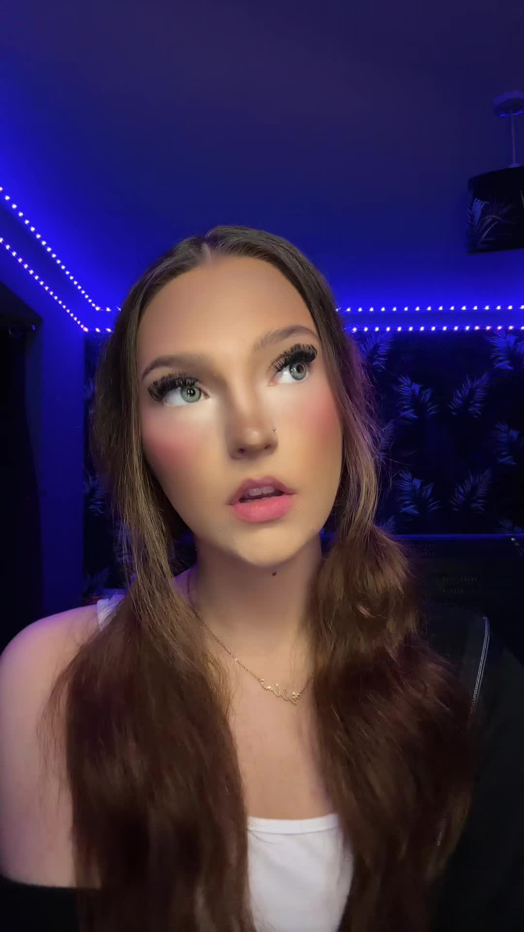 @Ella🍎