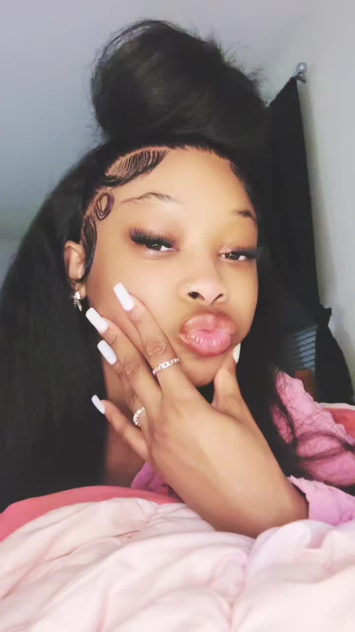 @_ms.h0lly_wood