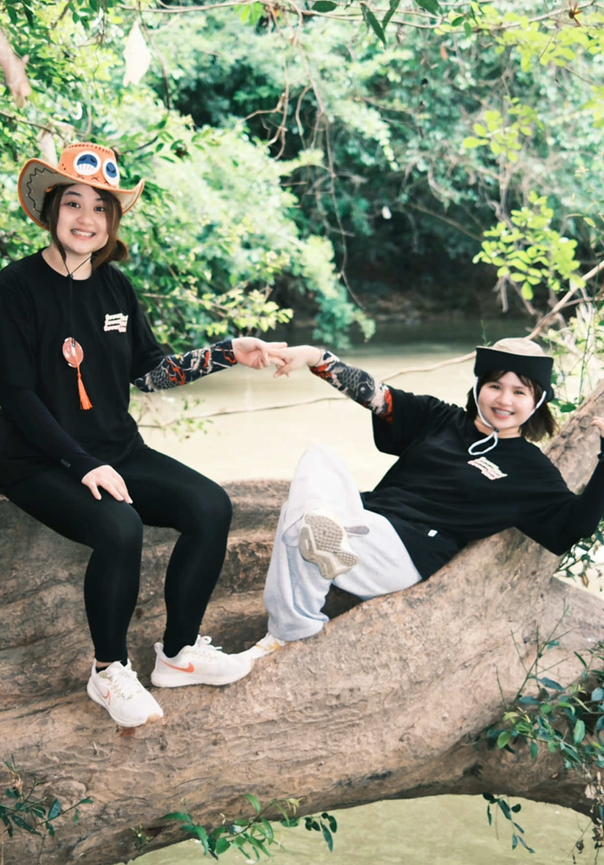 @HAI P&Eacute; CH&Ograve;N DO