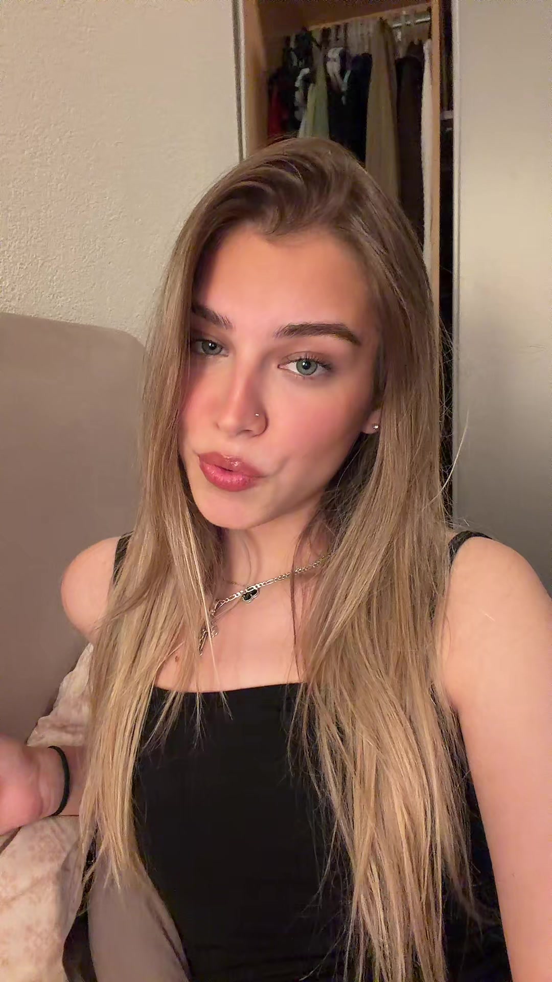 @⃟