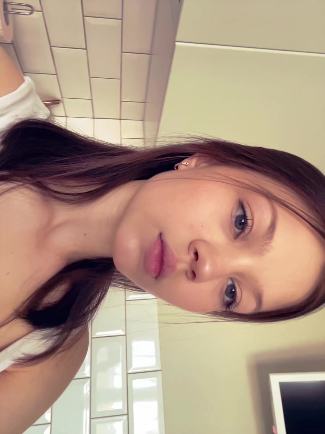 @palevaa_
