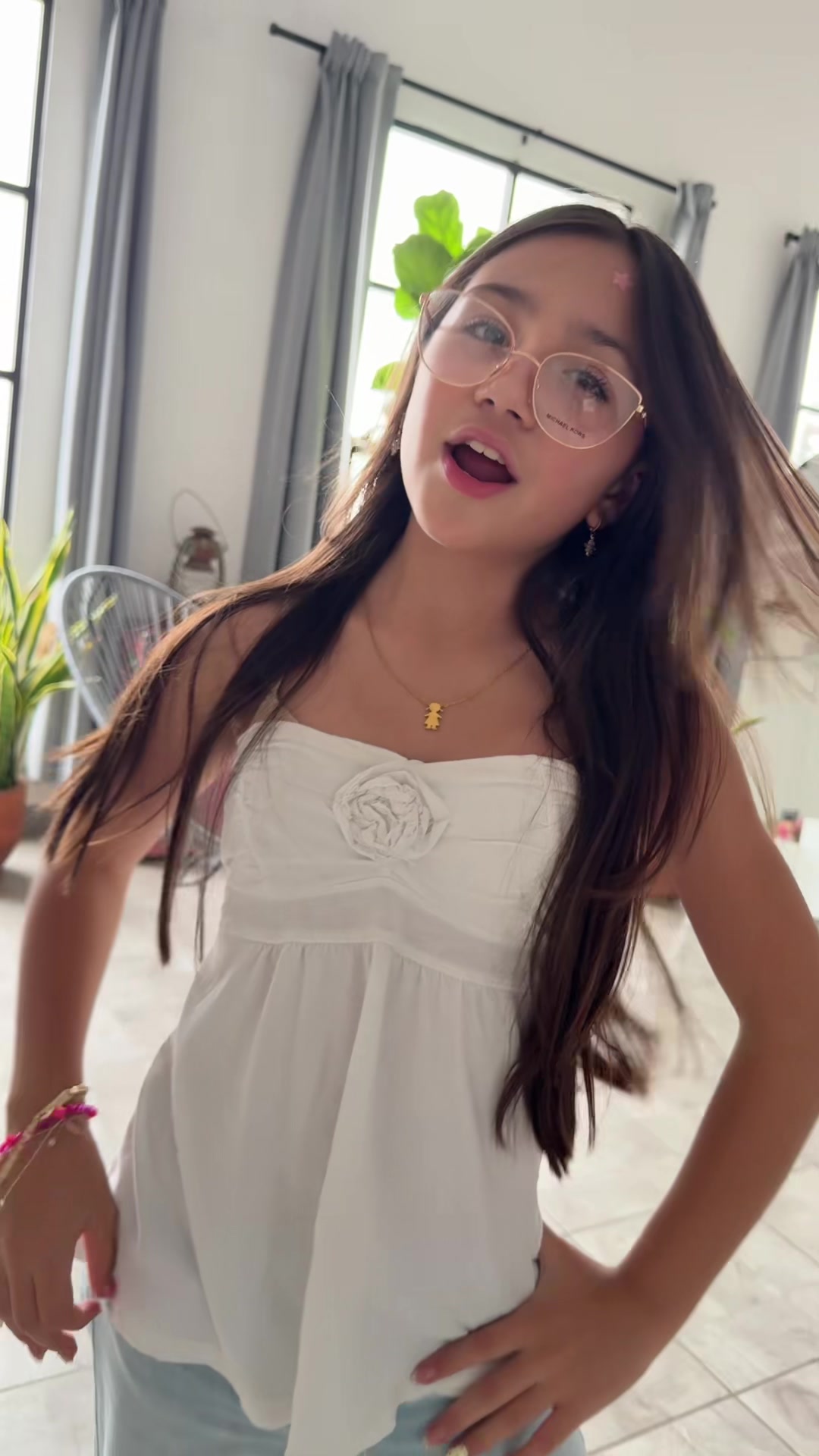 @Nia Mora