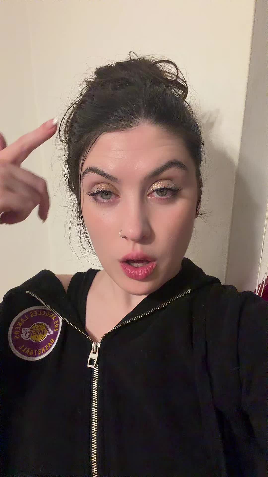 @(♡_♡)