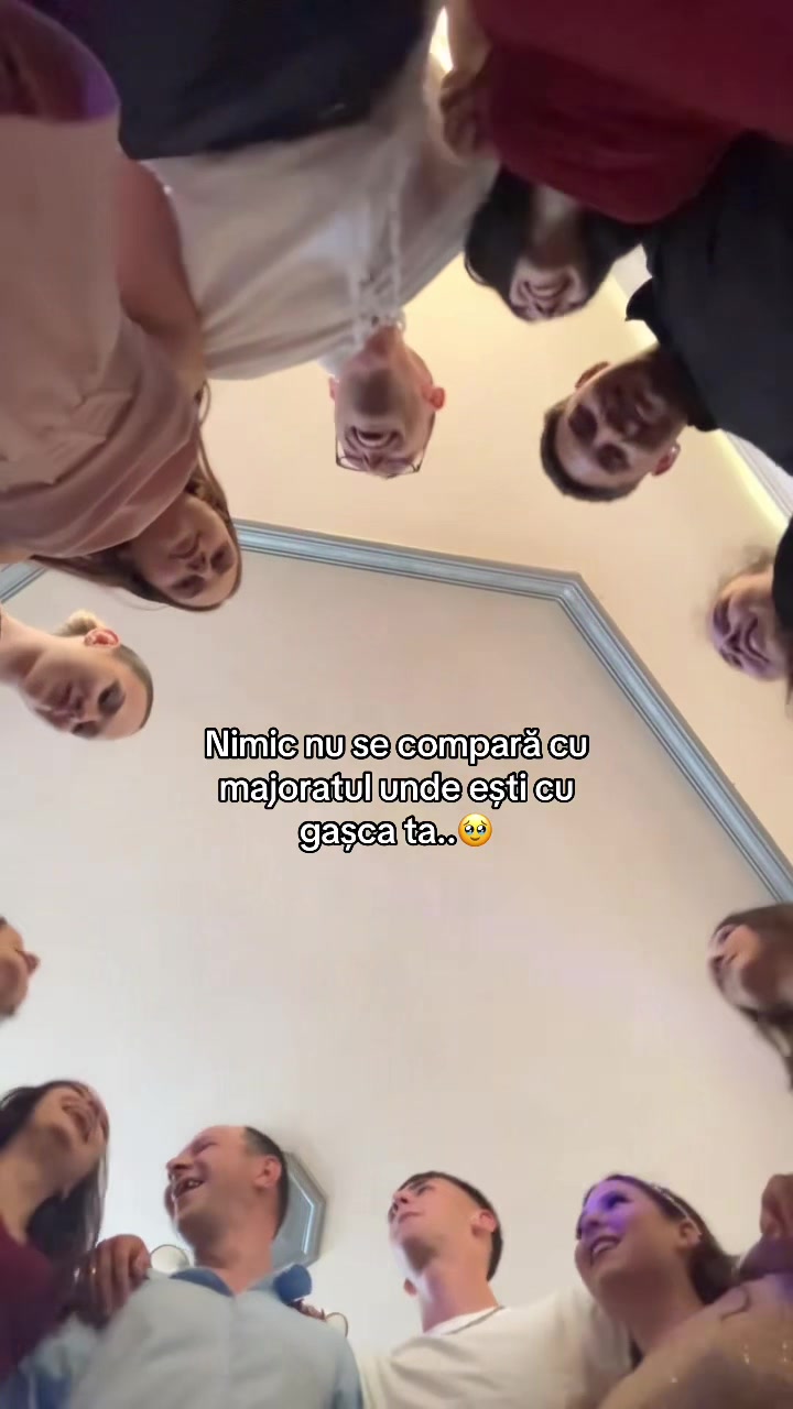 @Lari._.rox