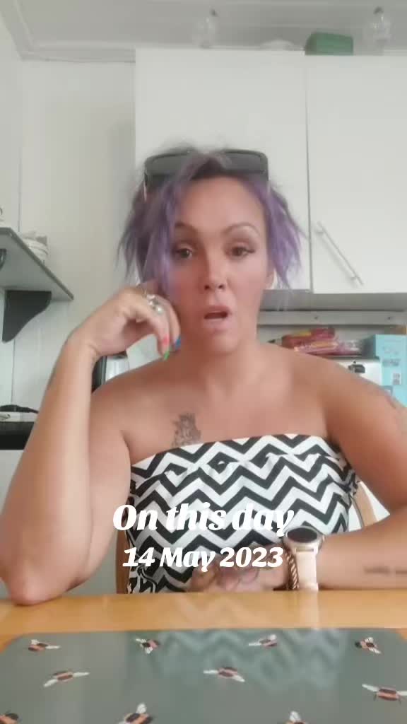 @Queenie b