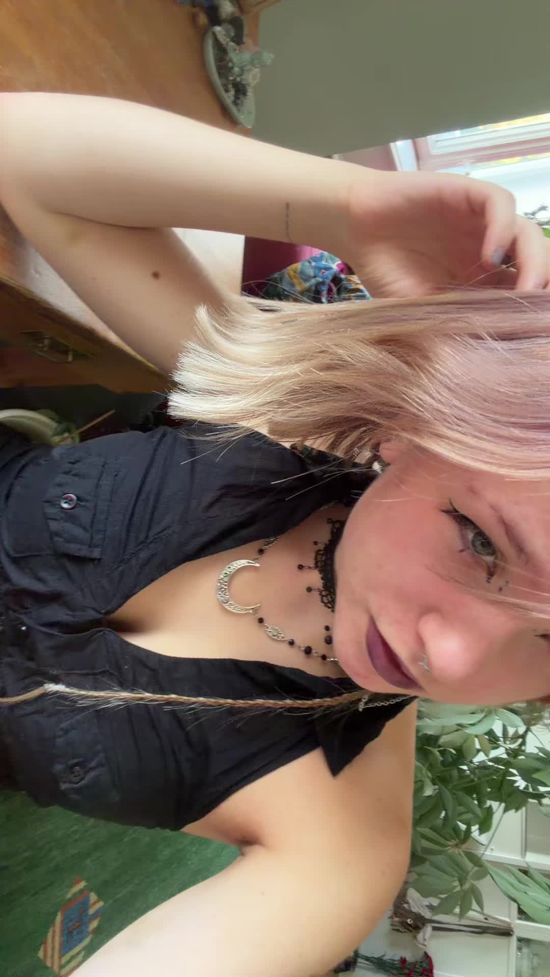 @velvet_curse