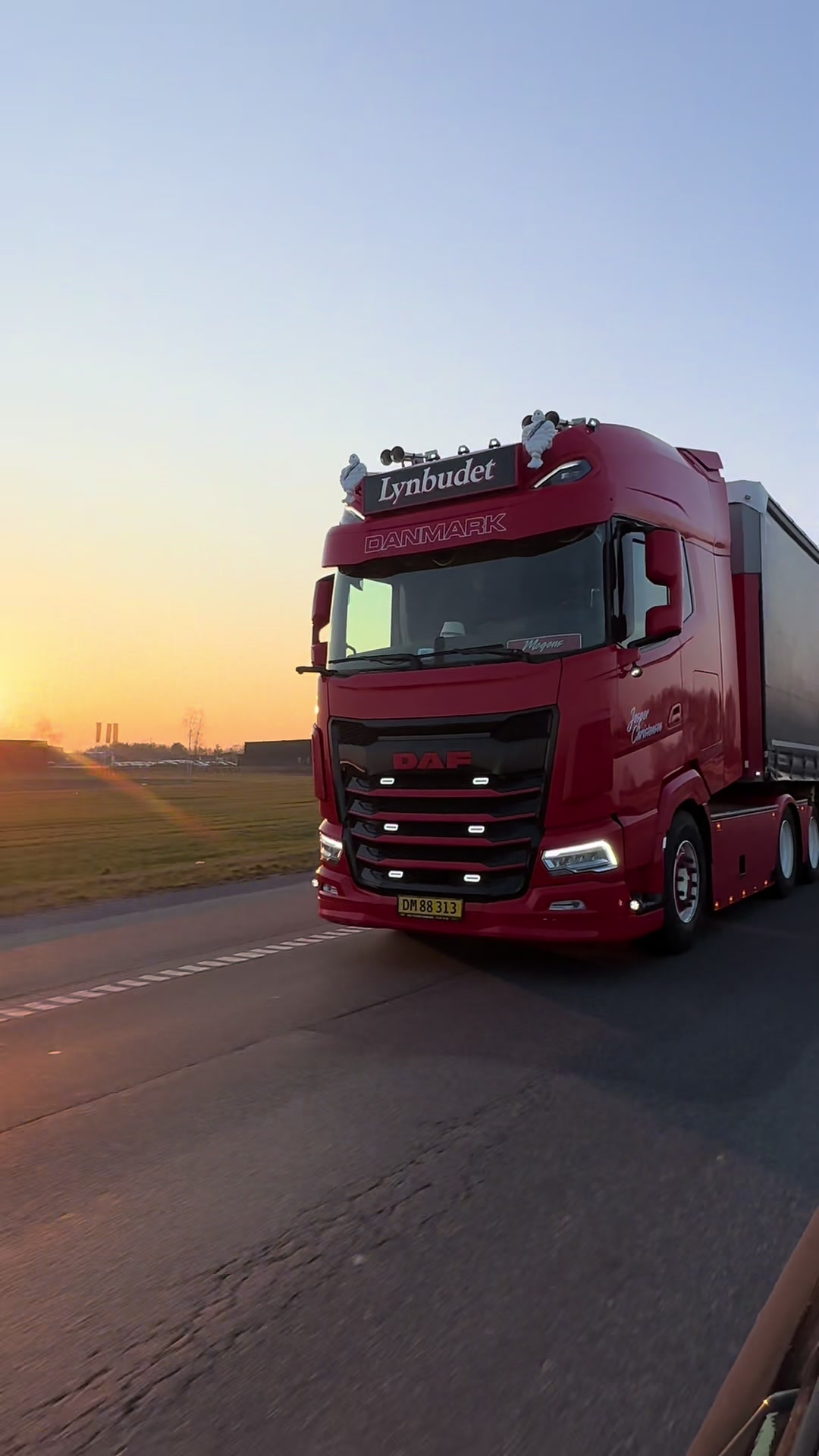 @LV’s TRUCKPHOTO
