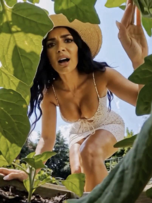 @GirlsGoneGiant
