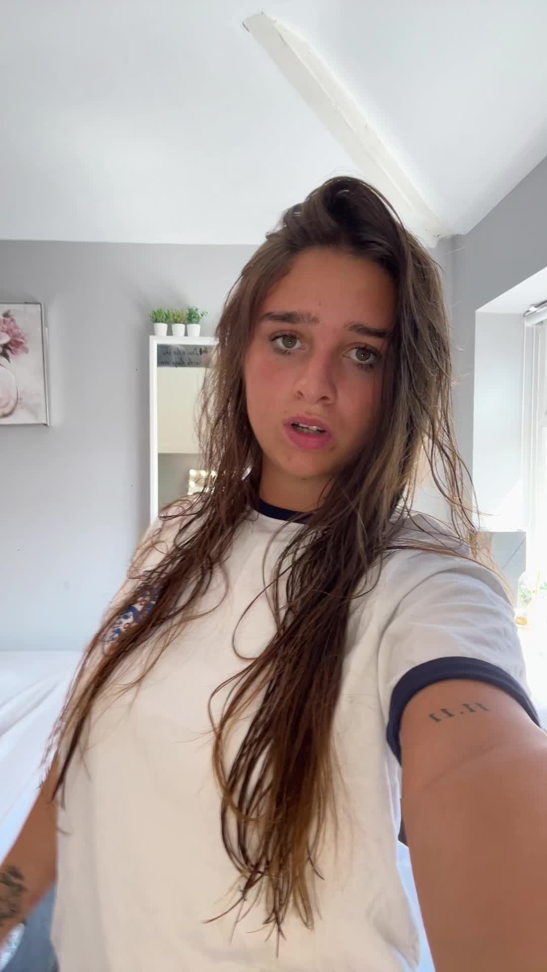 @caitlinelliejonesxx