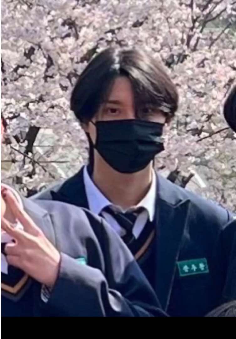 @donghwa's noona👀