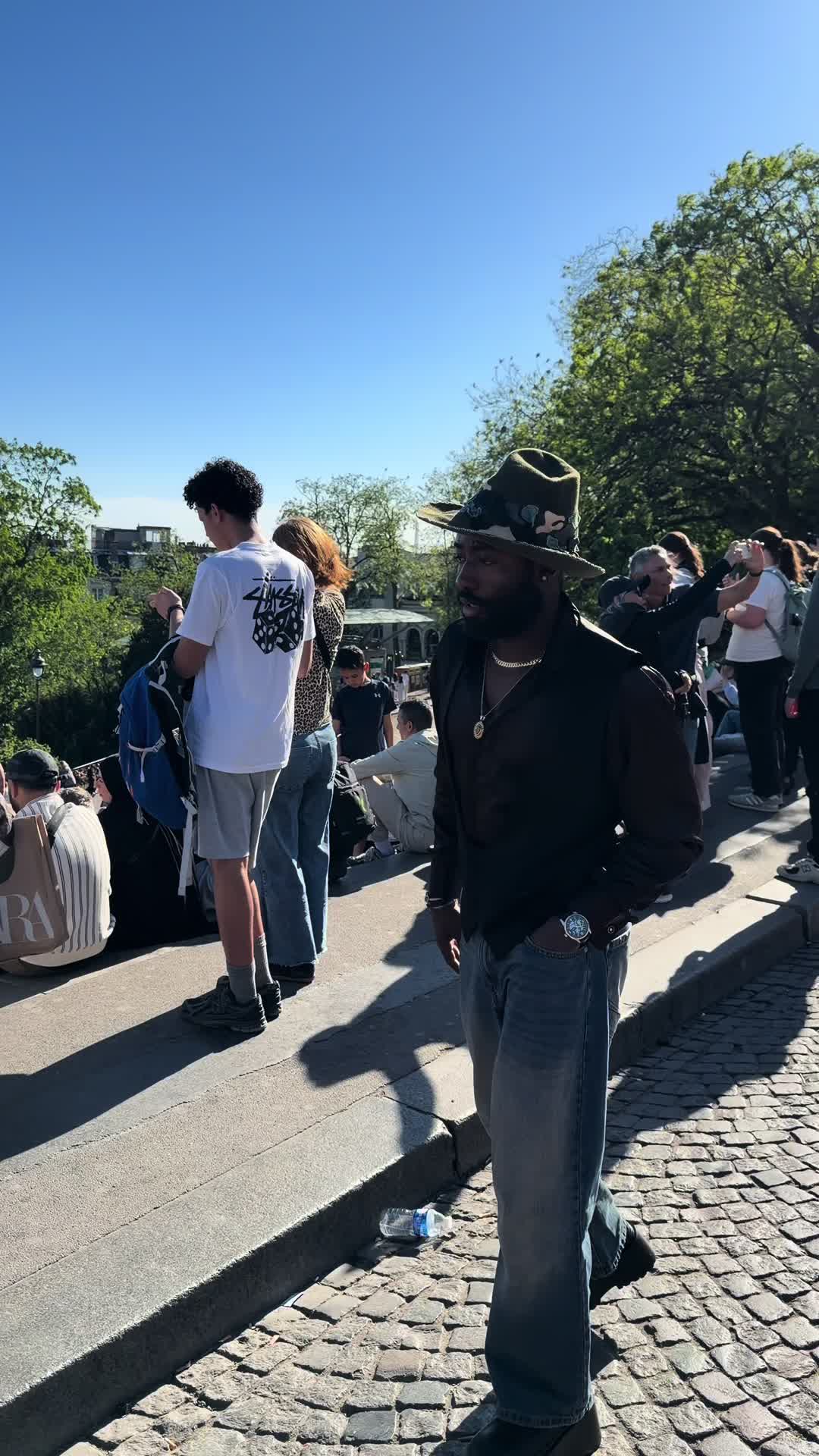 @TheLyonBlackOfficiel