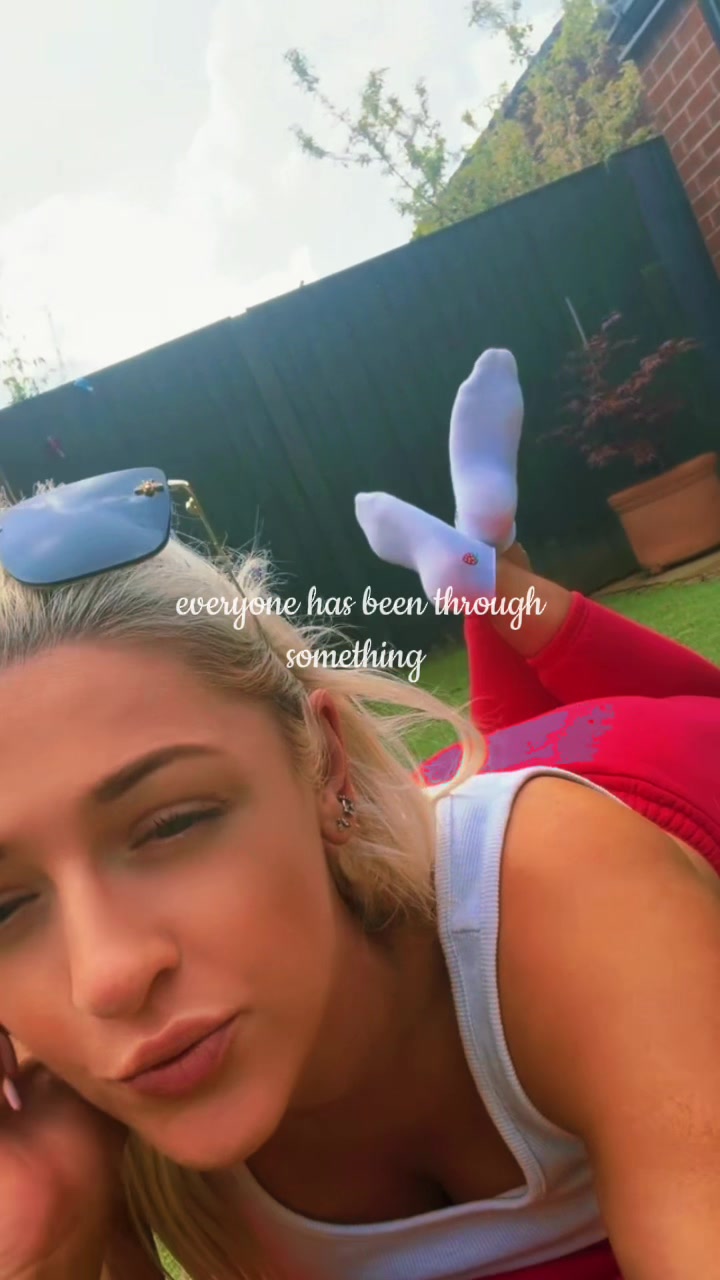 @xholliexb