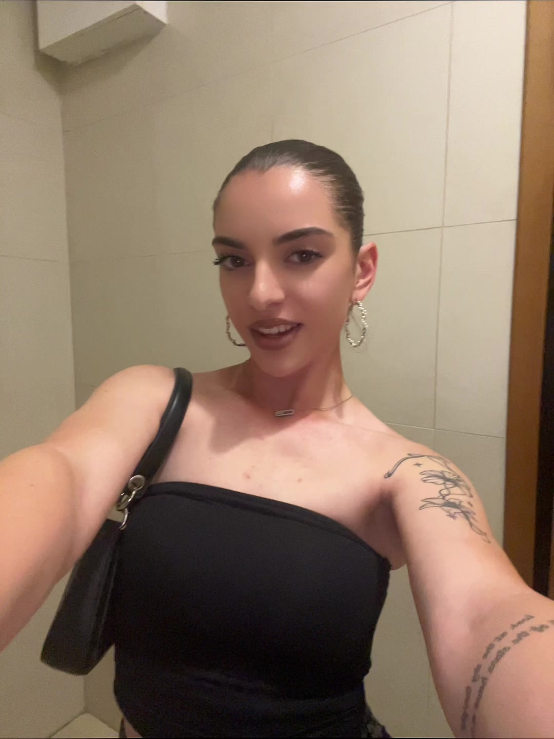 @kwnstantinaa
