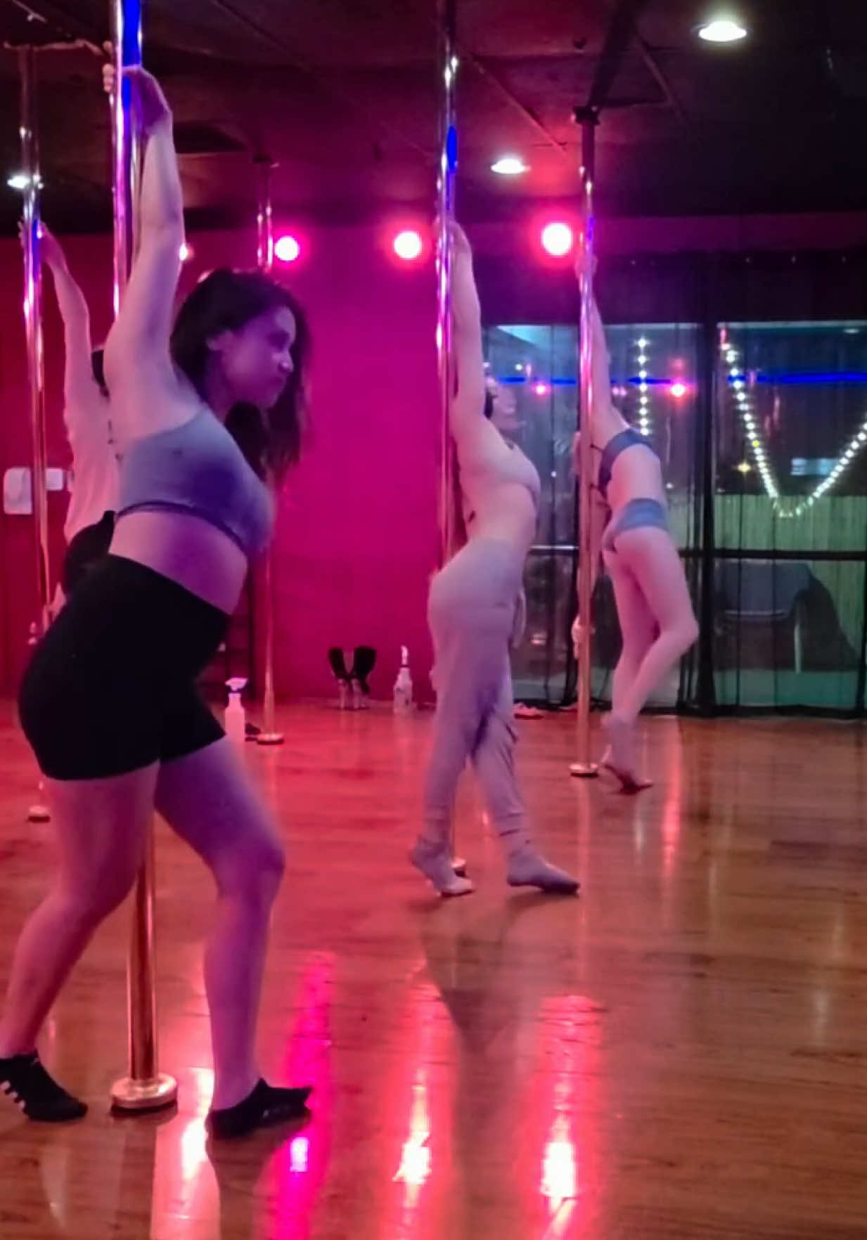 @polefitnessstudio