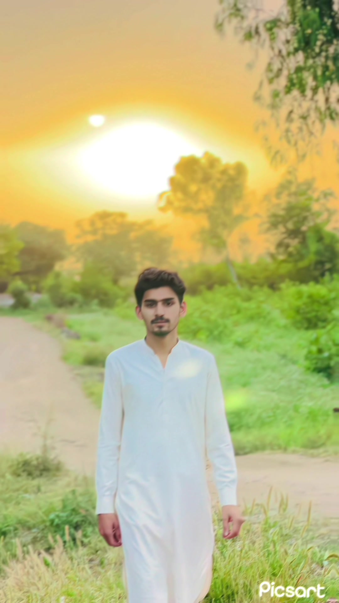 @قمر وڑائچ کامونکی🥂🥀