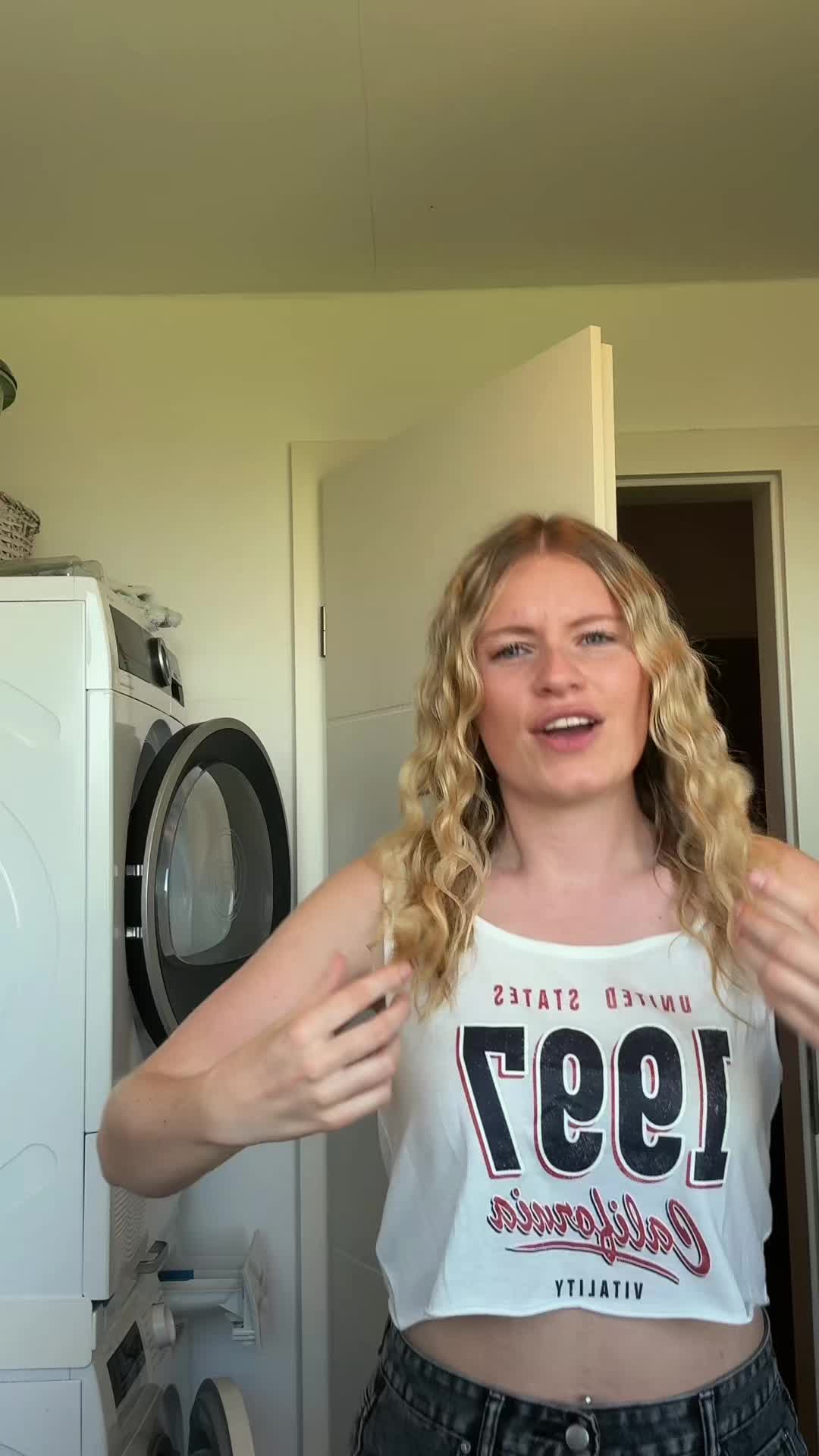 @justlarathings