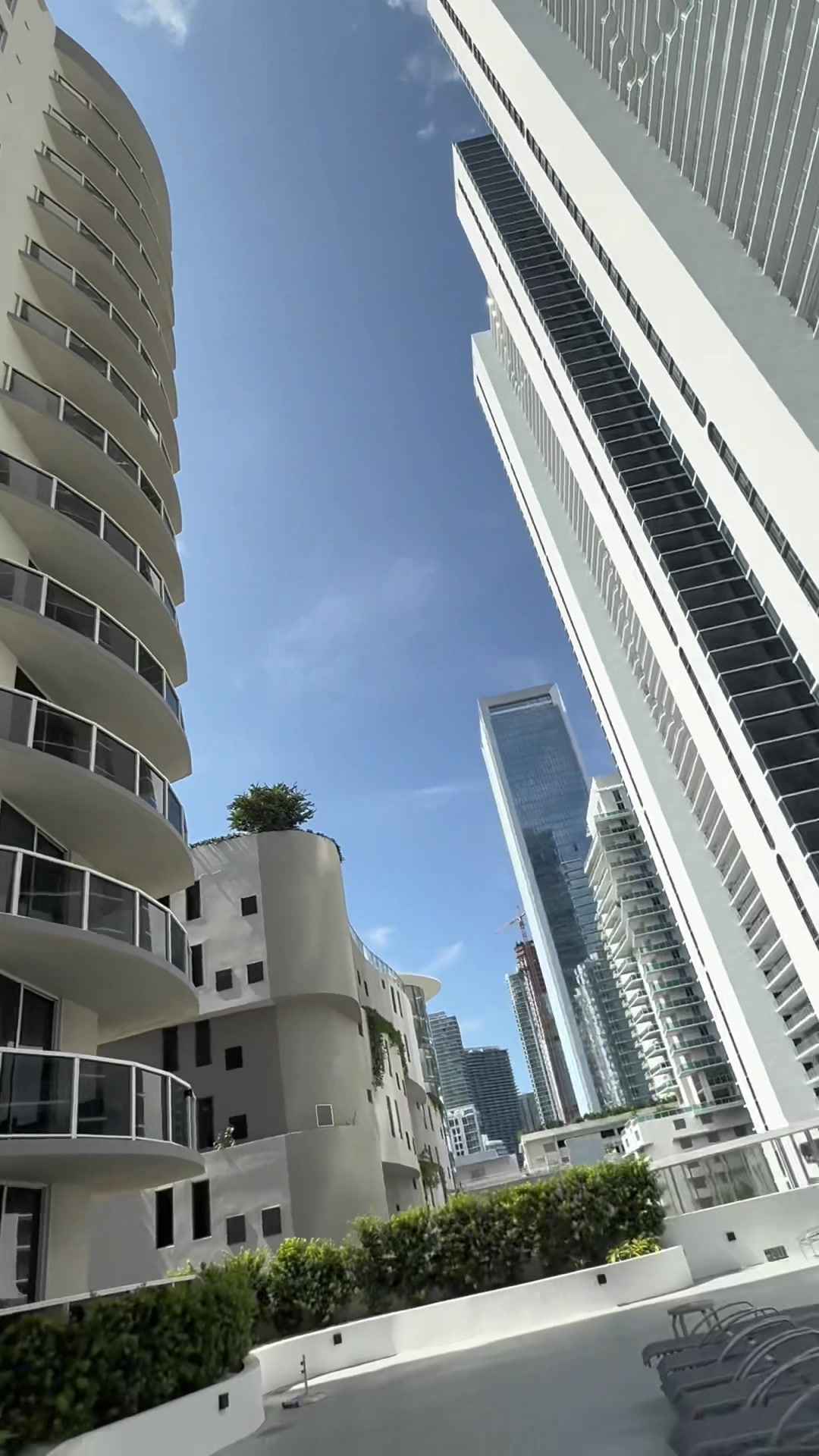 @Fernandasellsmiami ๐